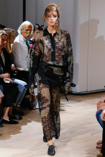 Look 28